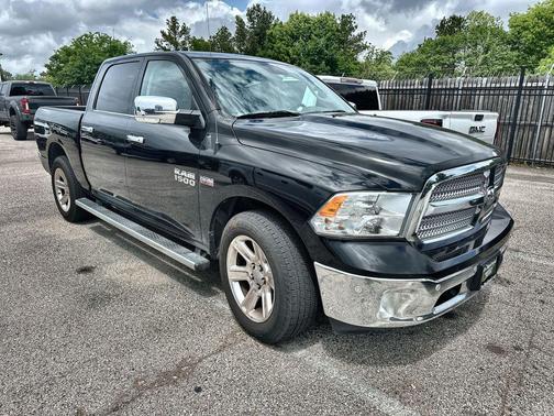 Brilliant Black Crystal Pearlcoat 2018 RAM 1500 Lone Star