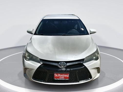 Blizzard Pearl 2016 Toyota Camry SE