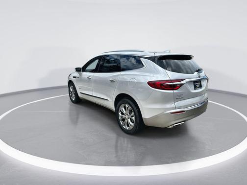White Frost Tricoat 2018 Buick Enclave Avenir