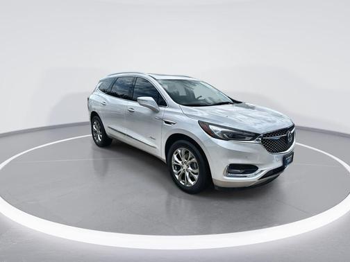 White Frost Tricoat 2018 Buick Enclave Avenir