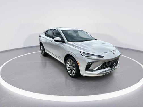 White Frost Tricoat 2026 Buick Envista Avenir FWD