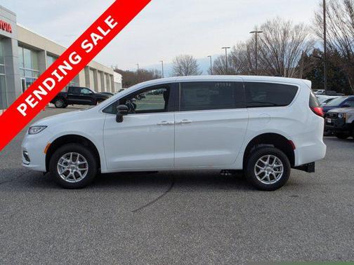 2024 Chrysler Pacifica Touring