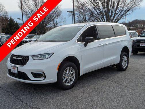 2024 Chrysler Pacifica Touring