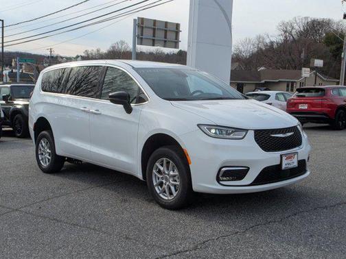 2024 Chrysler Pacifica Touring
