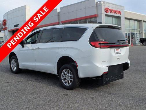 2024 Chrysler Pacifica Touring