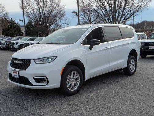 2024 Chrysler Pacifica Touring