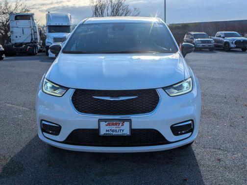 2024 Chrysler Pacifica Touring