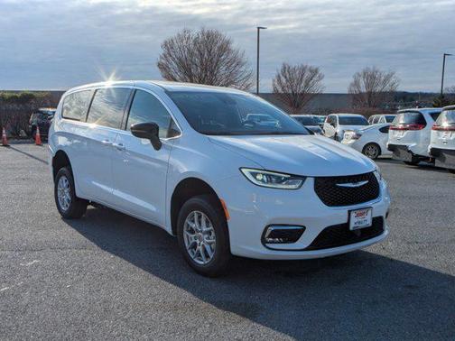 2024 Chrysler Pacifica Touring