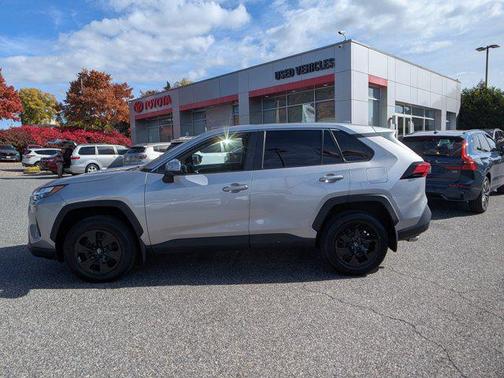 2023 Toyota RAV4 LE