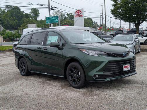 2025 Toyota Sienna Woodland Edition