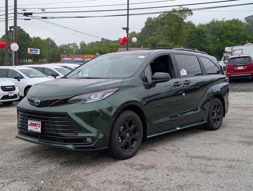 2025 Toyota Sienna Woodland Edition