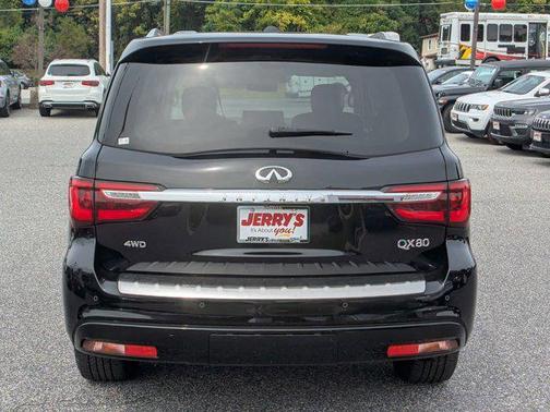 2023 INFINITI QX80 Luxe