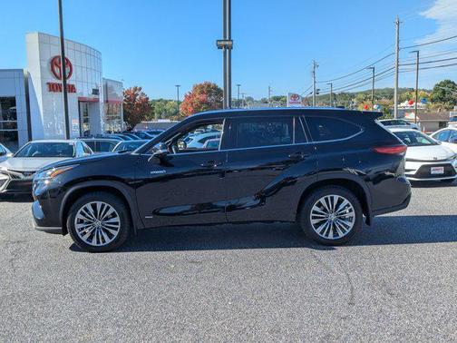 2021 Toyota Highlander Hybrid Platinum