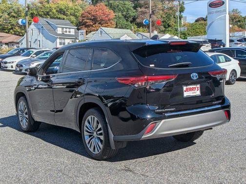 2021 Toyota Highlander Hybrid Platinum