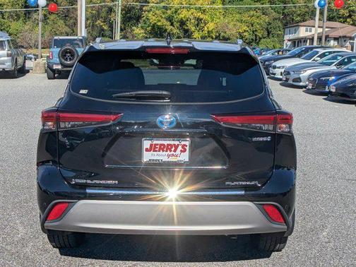 2021 Toyota Highlander Hybrid Platinum
