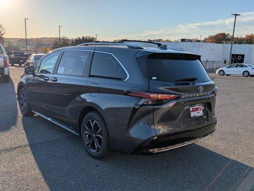 2025 Toyota Sienna Platinum