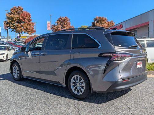 2023 Toyota Sienna XLE 8 Passenger