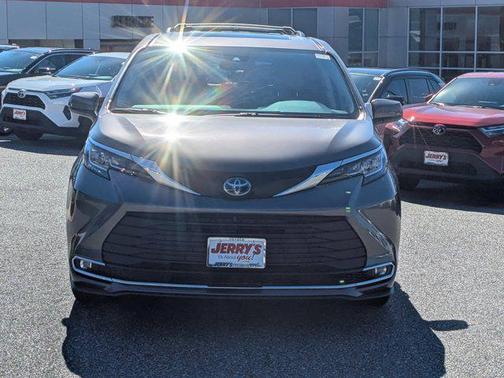 2023 Toyota Sienna XLE 8 Passenger
