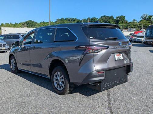 2024 Toyota Sienna XLE 7 Passenger
