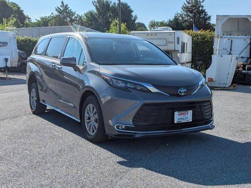 2024 Toyota Sienna XLE 7 Passenger