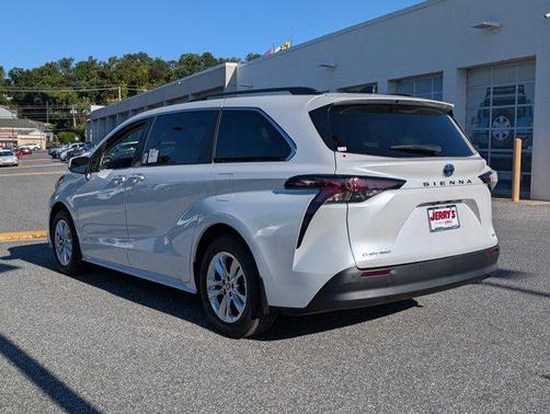 2025 Toyota Sienna XLE 7 Passenger