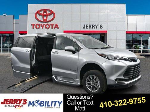 2025 Toyota Sienna XLE 8 Passenger