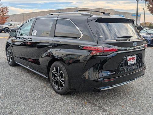 2025 Toyota Sienna Platinum