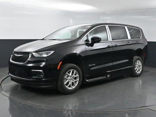 2025 Chrysler Pacifica L