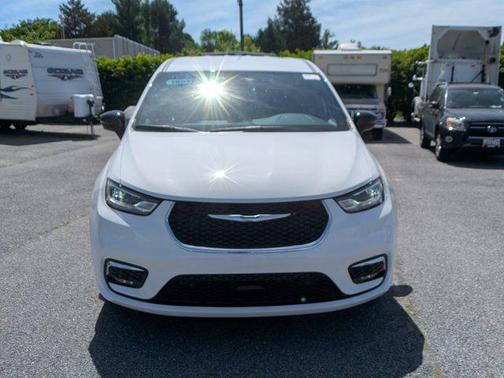 2025 Chrysler Pacifica L
