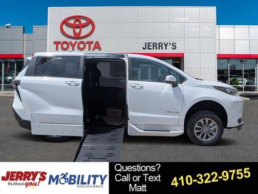 2025 Toyota Sienna LE