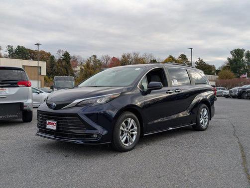 2025 Toyota Sienna XLE