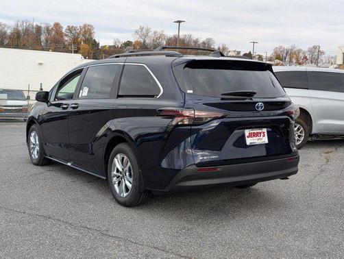 2025 Toyota Sienna XLE