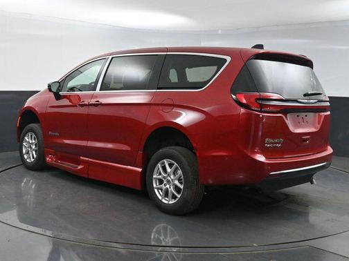 2025 Chrysler Pacifica L