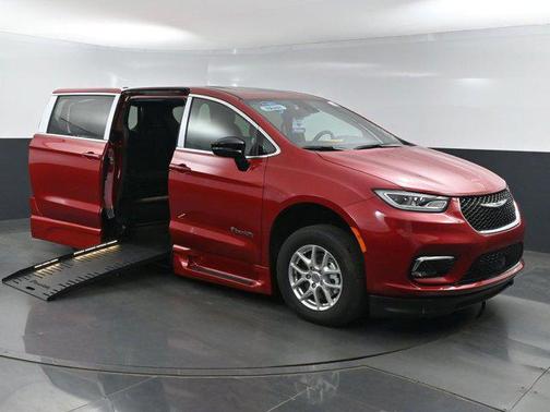 2025 Chrysler Pacifica L