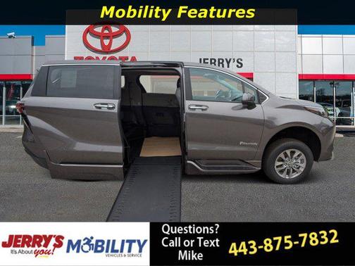 2024 Toyota Sienna XLE 8 Passenger