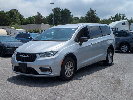 2024 Chrysler Pacifica Touring