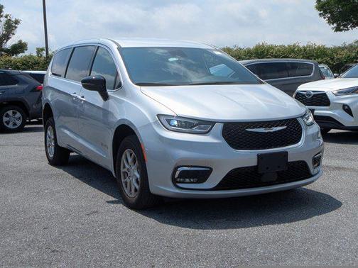 2024 Chrysler Pacifica Touring