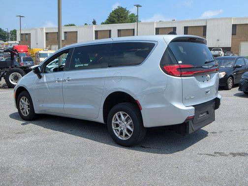 2024 Chrysler Pacifica Touring