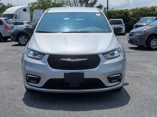 2024 Chrysler Pacifica Touring