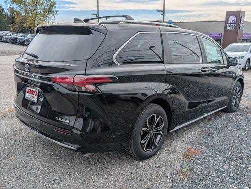 2025 Toyota Sienna Platinum