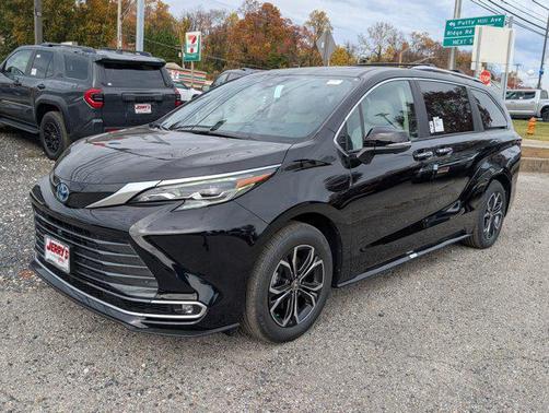 2025 Toyota Sienna Platinum