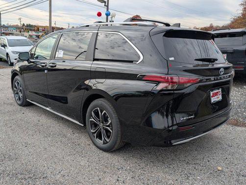 2025 Toyota Sienna Platinum