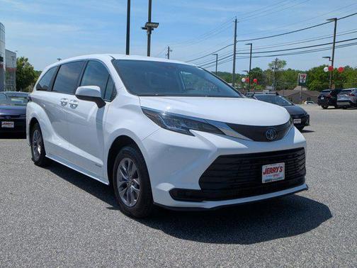 2021 Toyota Sienna LE