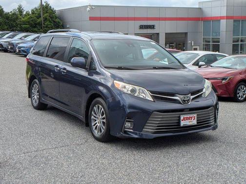 2018 Toyota Sienna XLE