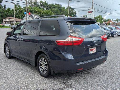 2018 Toyota Sienna XLE