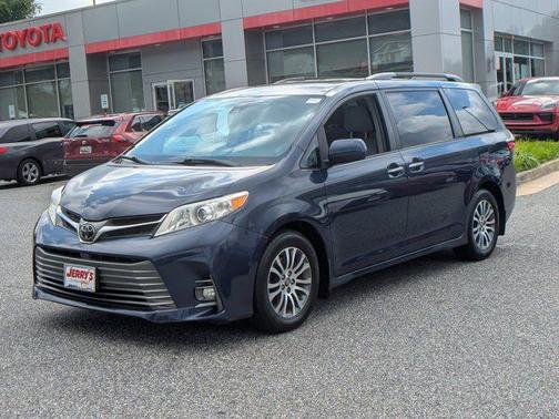 2018 Toyota Sienna XLE