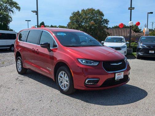 2024 Chrysler Pacifica Touring