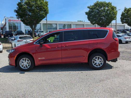 2024 Chrysler Pacifica Touring