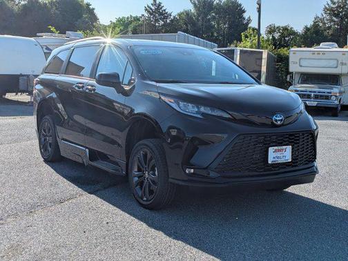 2025 Toyota Sienna XSE 7 Passenger