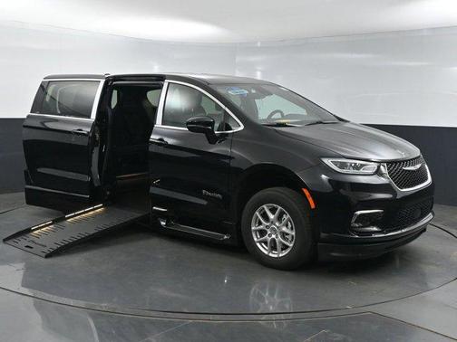 2025 Chrysler Pacifica L